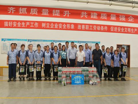 炎炎夏日，市总工会送清凉，丝丝关爱暖人心