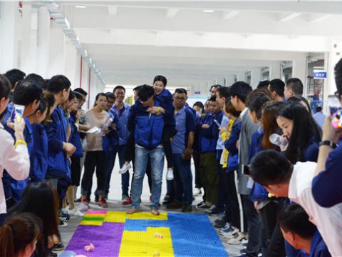 坚贞立志，永葆精神，奋勇当先，不负青春